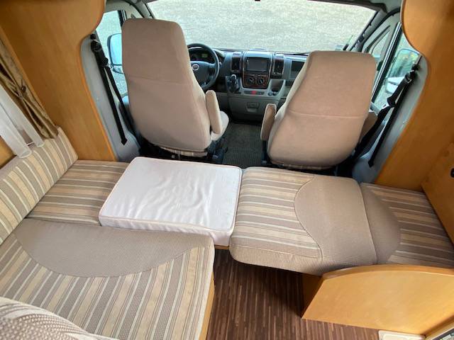 Achat Camping-car profilé occasion, lit central, Pilote référence P 730, à Roques proche de Toulouse (31)