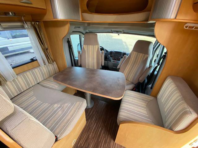 Camping-car profilé occasion, lit central, Pilote référence P 730, à Roques proche de Toulouse (31)