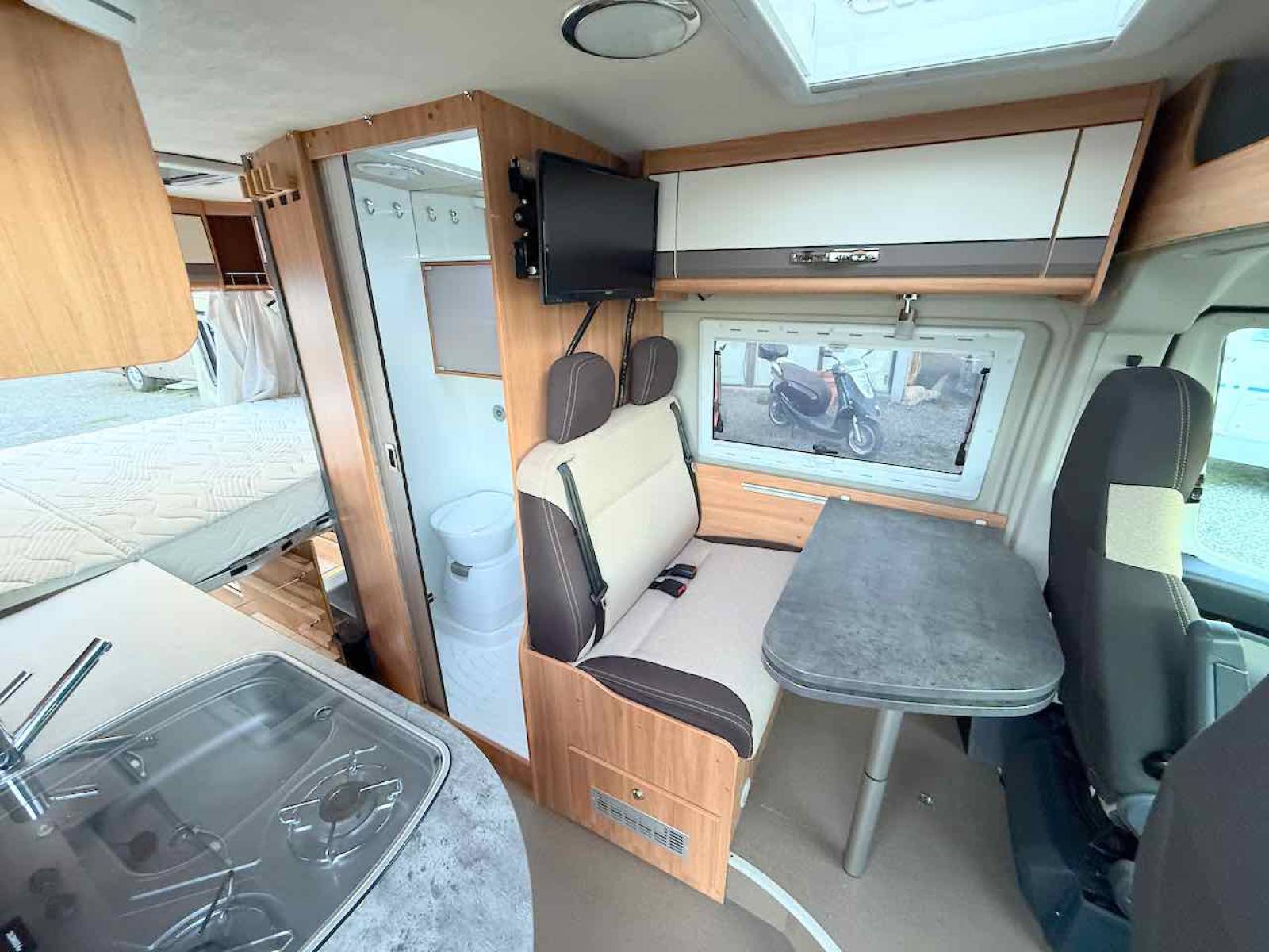 Fourgon aménagé d'occasion moins de 6 m, parfaitement équipé, Possl Summit 600 plus, à Roques près Toulouse (31)