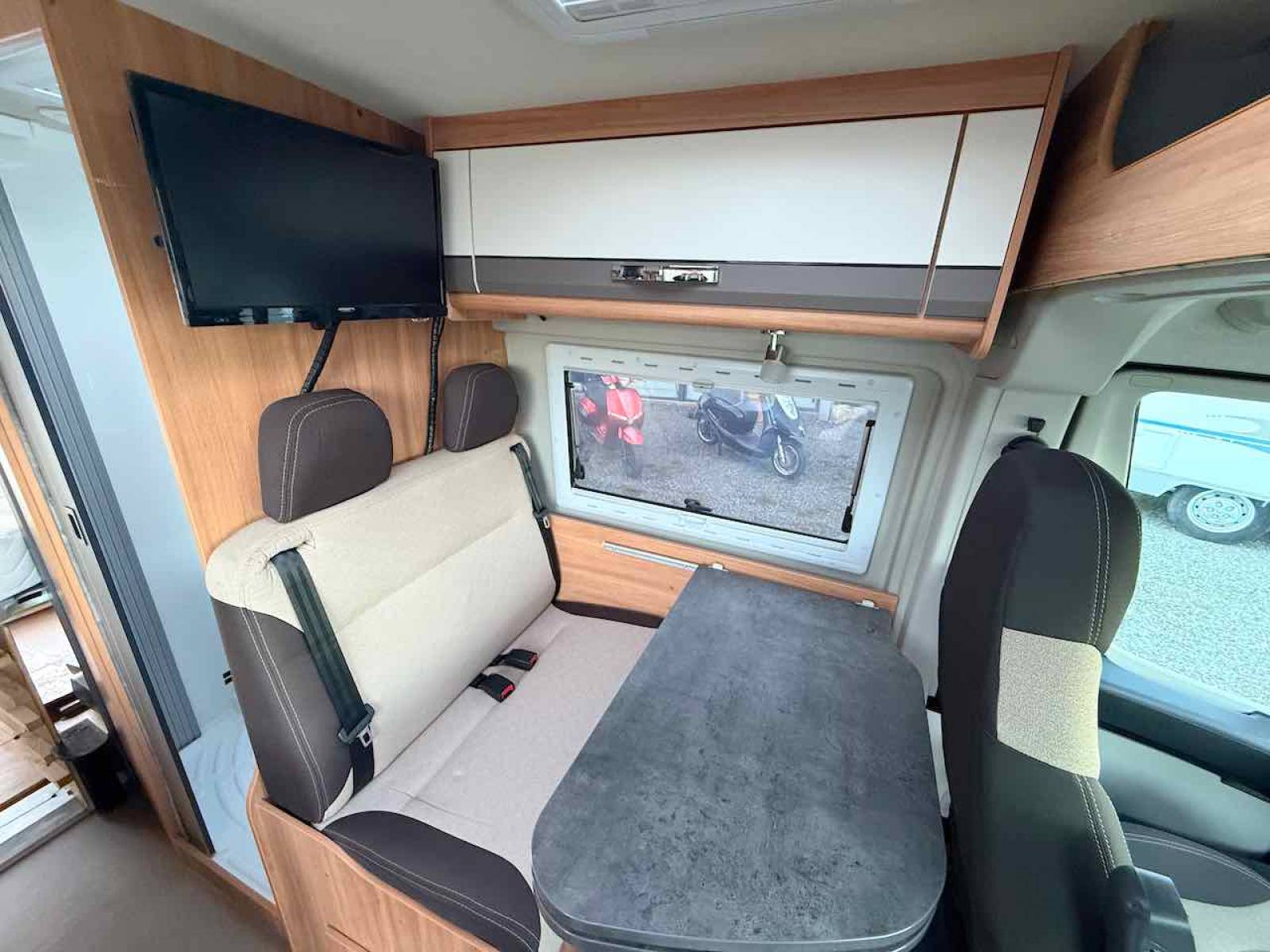 Vend Fourgon aménagé d'occasion moins de 6 m, parfaitement équipé, Possl Summit 600 plus, à Roques près Toulouse (31)