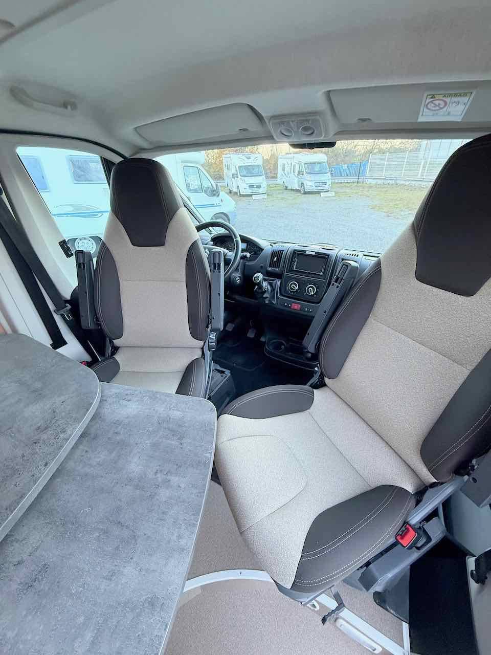 Fourgon aménagé d'occasion moins de 6 m, parfaitement équipé, Possl Summit 600 plus, à Roques près Toulouse (31)