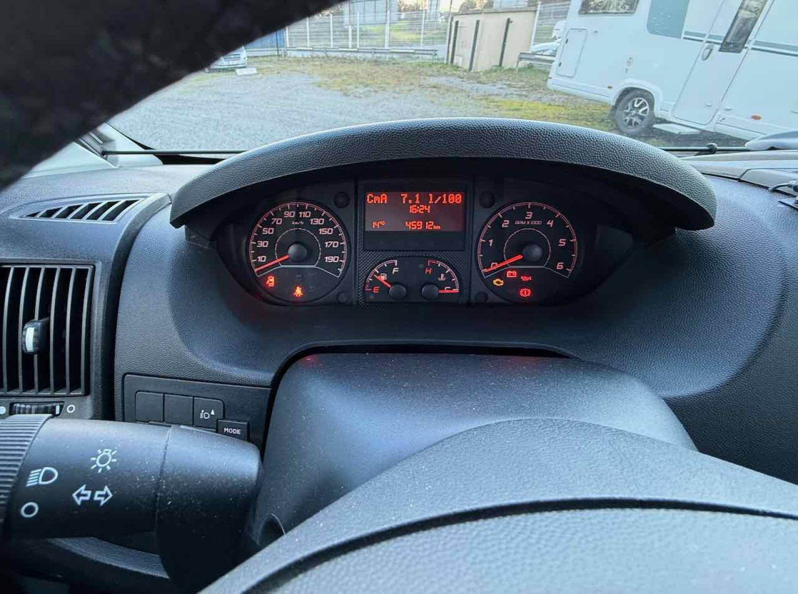 Fourgon aménagé d'occasion moins de 6 m, parfaitement équipé, Possl Summit 600 plus, à Roques près Toulouse (31)