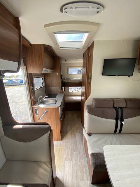 Achat Camping-car capucine occasion 6 places, presque neuf, double dînette, Pilote C 700 essentiel, à Roques proche de Toulouse (31)