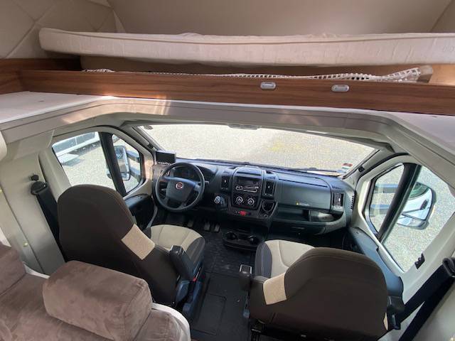 vend Camping-car capucine occasion 6 places, presque neuf, double dînette, Pilote C 700 essentiel, à Roques proche de Toulouse (31)