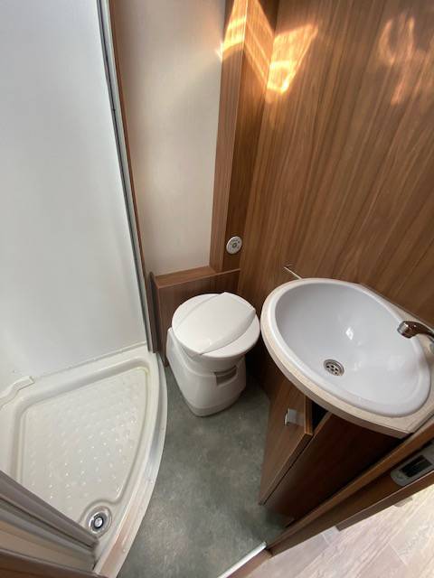 Camping-car capucine occasion 6 places, presque neuf, double dînette, Pilote C 700 essentiel, à Roques proche de Toulouse (31)