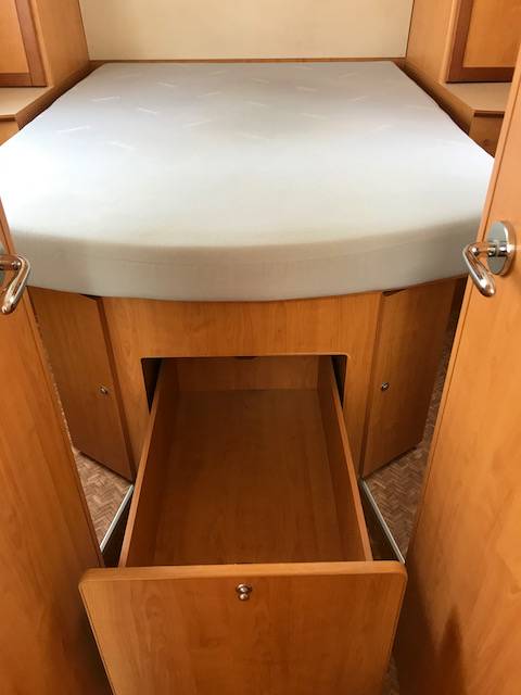 Camping-car profilé d’occasion, lit de milieu, 3 places, Fleurette Magister 73 LMS, à Roques proche de Toulouse 31