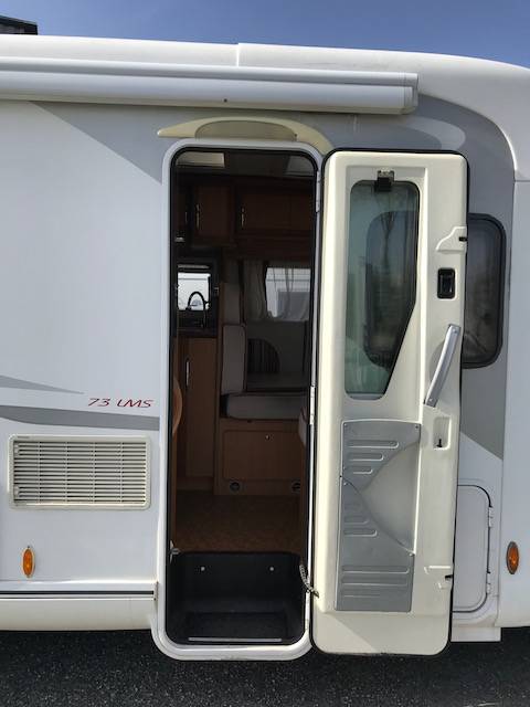 Achat Camping-car profilé d’occasion, lit de milieu, 3 places, Fleurette Magister 73 LMS, à Roques proche de Toulouse 31