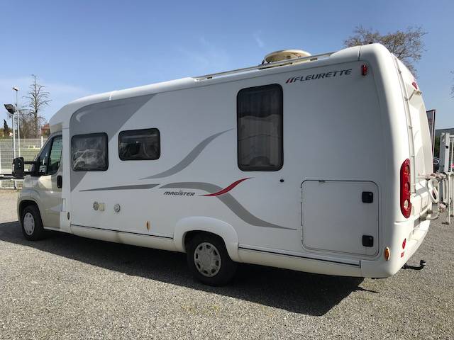 Camping-car profilé d’occasion, lit de milieu, 3 places, Fleurette Magister 73 LMS, à Roques proche de Toulouse 31