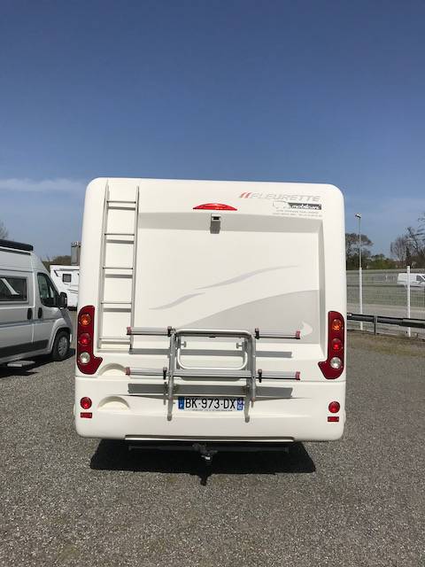 vend Camping-car profilé d’occasion, lit de milieu, 3 places, Fleurette Magister 73 LMS, à Roques proche de Toulouse 31