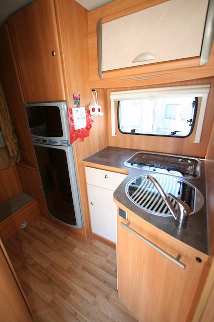 Achat Camping-car capucine d'occasion, lit sur soute, 5 places, 6 couchages, Challenger Genesis 51, à Roques proche de Toulouse (31)