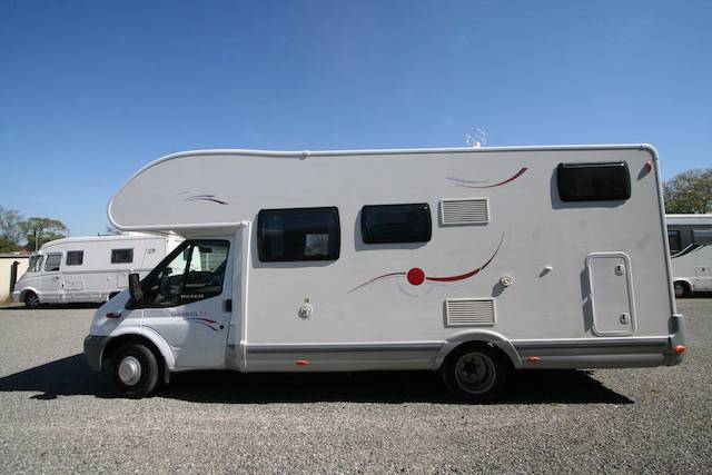 Vente Camping-car capucine d'occasion, lit sur soute, 5 places, 6 couchages, Challenger Genesis 51, à Roques proche de Toulouse (31)