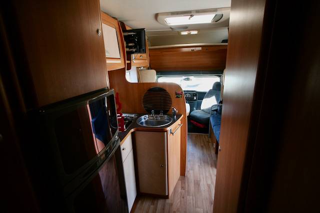 Vente Camping-car capucine d'occasion, lit sur soute, 5 places, 6 couchages, Challenger Genesis 51, à Roques proche de Toulouse (31)