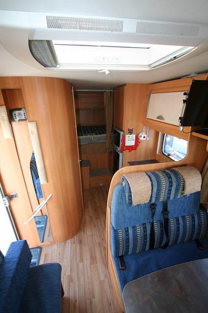 Achat Camping-car capucine d'occasion, lit sur soute, 5 places, 6 couchages, Challenger Genesis 51, à Roques proche de Toulouse (31)