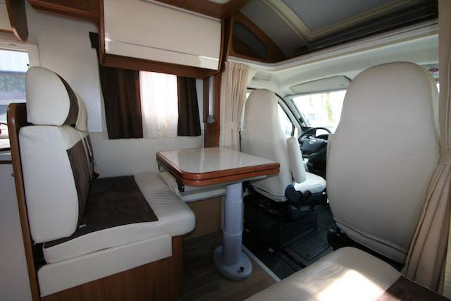 Camping-car profilé occasion, 5 places, 5 couchages, Rimor Europeo 69 Plus, à Roques proche Toulouse (31)