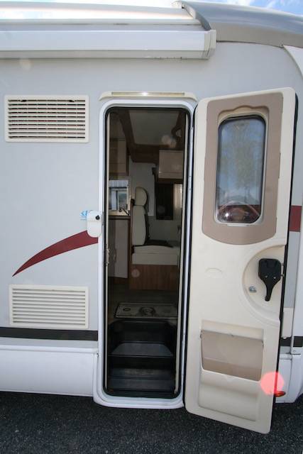 Camping-car profilé occasion, 5 places, 5 couchages, Rimor Europeo 69 Plus, à Roques proche Toulouse (31)