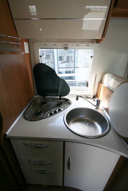 Camping-car profilé occasion, 5 places, 5 couchages, Rimor Europeo 69 Plus, à Roques proche Toulouse (31)