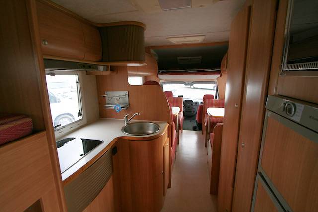 Vente Camping-car capucine occasion, 4 places, lits superposés, 7 couchages, double dînette, Mercedes, Rimor Superbrig 749, à Roques proche de Toulouse (31)