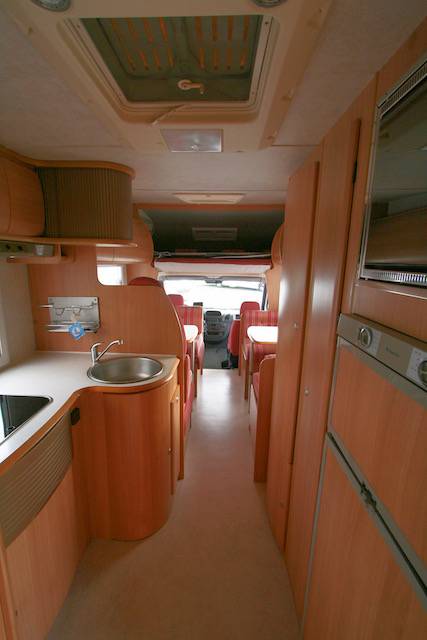 Camping-car capucine occasion, 4 places, lits superposés, 7 couchages, double dînette, Mercedes, Rimor Superbrig 749, à Roques proche de Toulouse (31)