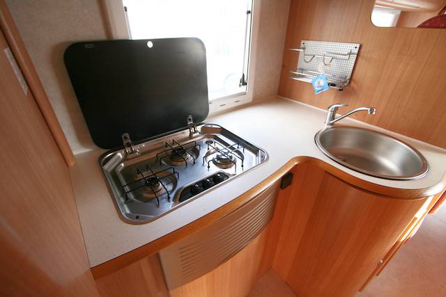 Achat Camping-car capucine occasion, 4 places, lits superposés, 7 couchages, double dînette, Mercedes, Rimor Superbrig 749, à Roques proche de Toulouse (31)