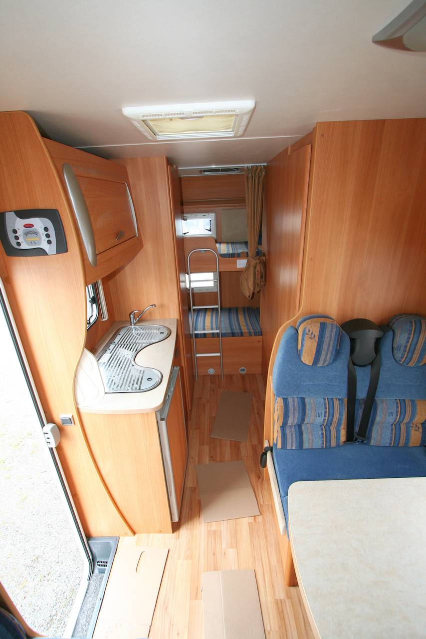 Capucine d’occasion, lits superposés arrière, 6 places, 6 couchages, Challenger Genesis 43, à Roques proche de Toulouse (31).