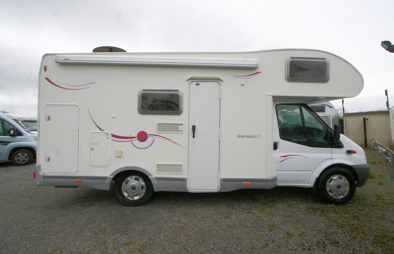 Capucine d’occasion, lits superposés arrière, 6 places, 6 couchages, Challenger Genesis 43, à Roques proche de Toulouse (31).