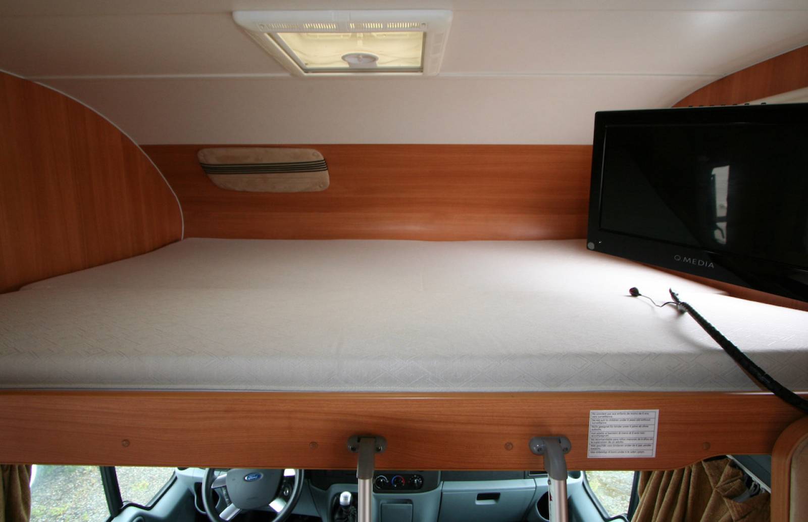 Achat Capucine d’occasion, lits superposés arrière, 6 places, 6 couchages, Challenger Genesis 43, à Roques proche de Toulouse (31).