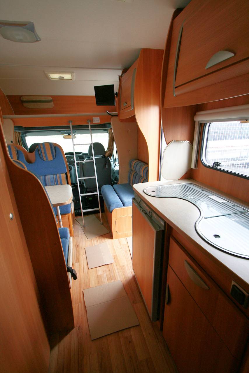 Capucine d’occasion, lits superposés arrière, 6 places, 6 couchages, Challenger Genesis 43, à Roques proche de Toulouse (31).