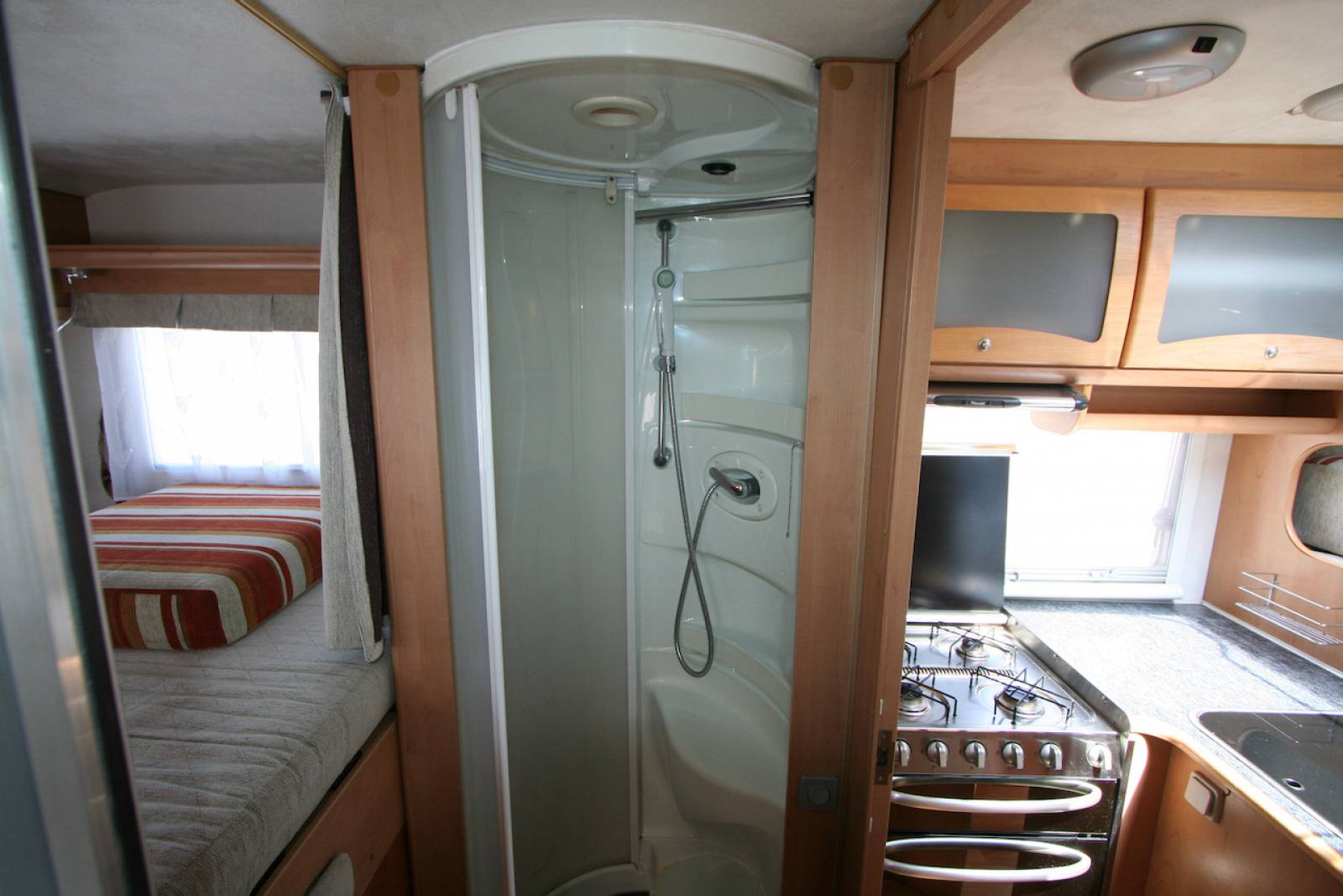 Achat Camping-car profilé occasion, lit sur soute, 5 places carte grise, 4 couchages, Mc Louis Tandy 670 G, à Roques, proche de Toulouse (31)