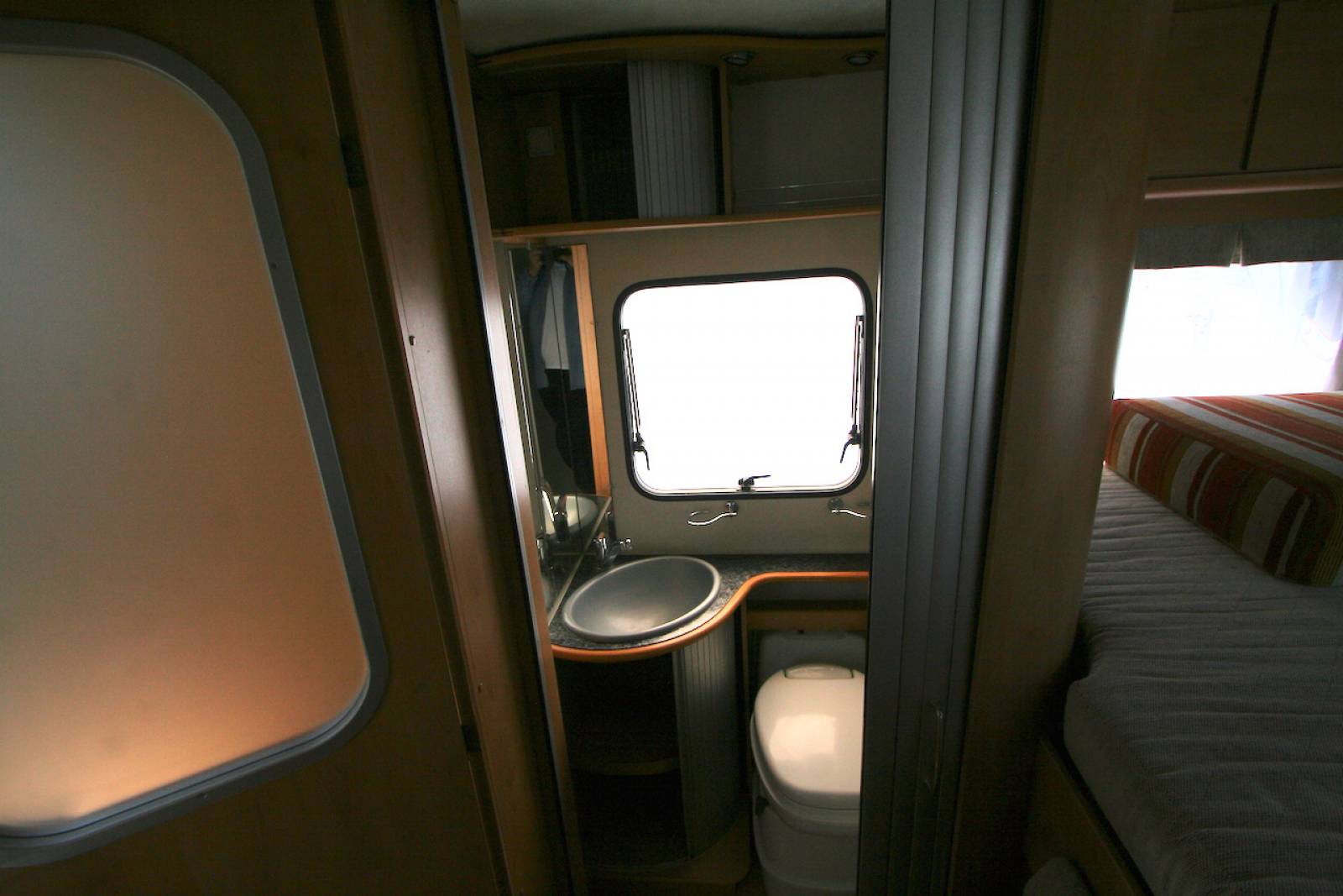 Vend Camping-car profilé occasion, lit sur soute, 5 places carte grise, 4 couchages, Mc Louis Tandy 670 G, à Roques, proche de Toulouse (31)