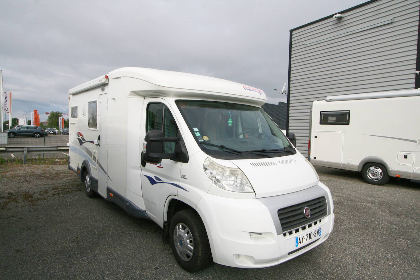 Camping-car profilé d’occasion, grande soute, lit sur soute électrique, Challenger Mageo 115, à Roques proche de Toulouse (31)