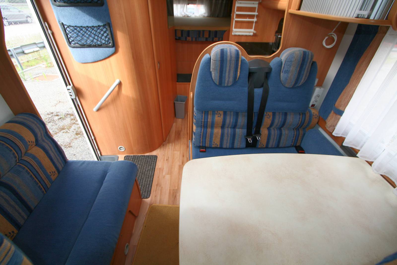 Camping-car profilé d’occasion, grande soute, lit sur soute électrique, Challenger Mageo 115, à Roques proche de Toulouse (31)