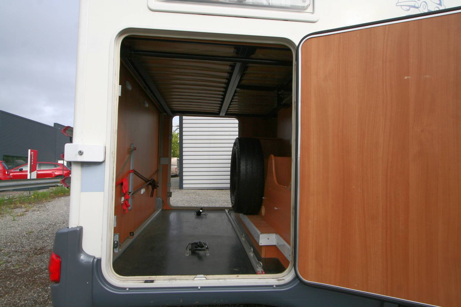 Camping-car profilé d’occasion, grande soute, lit sur soute électrique, Challenger Mageo 115, à Roques proche de Toulouse (31)