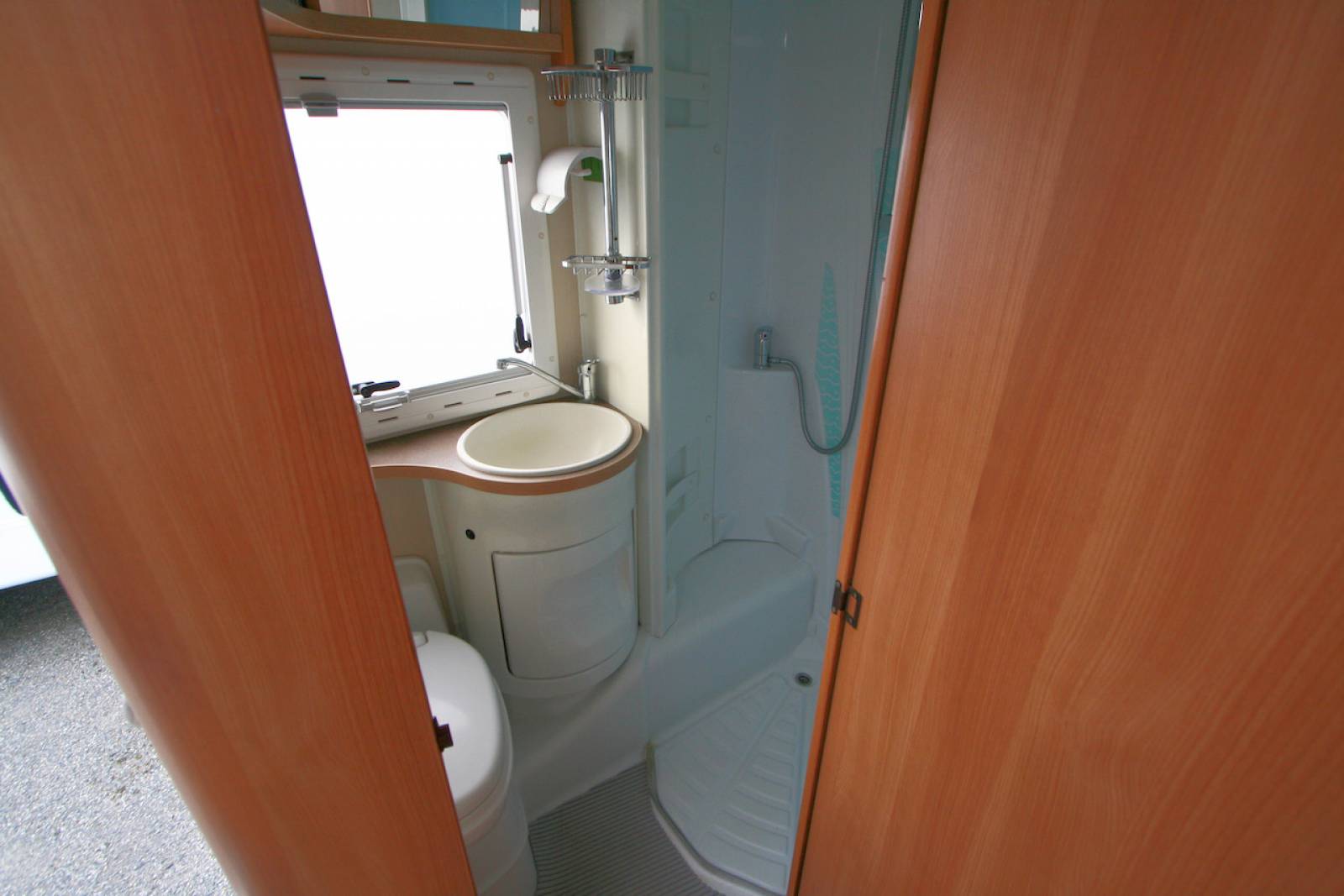 Achat Camping-car profilé d’occasion, grande soute, lit sur soute électrique, Challenger Mageo 115, à Roques proche de Toulouse (31)