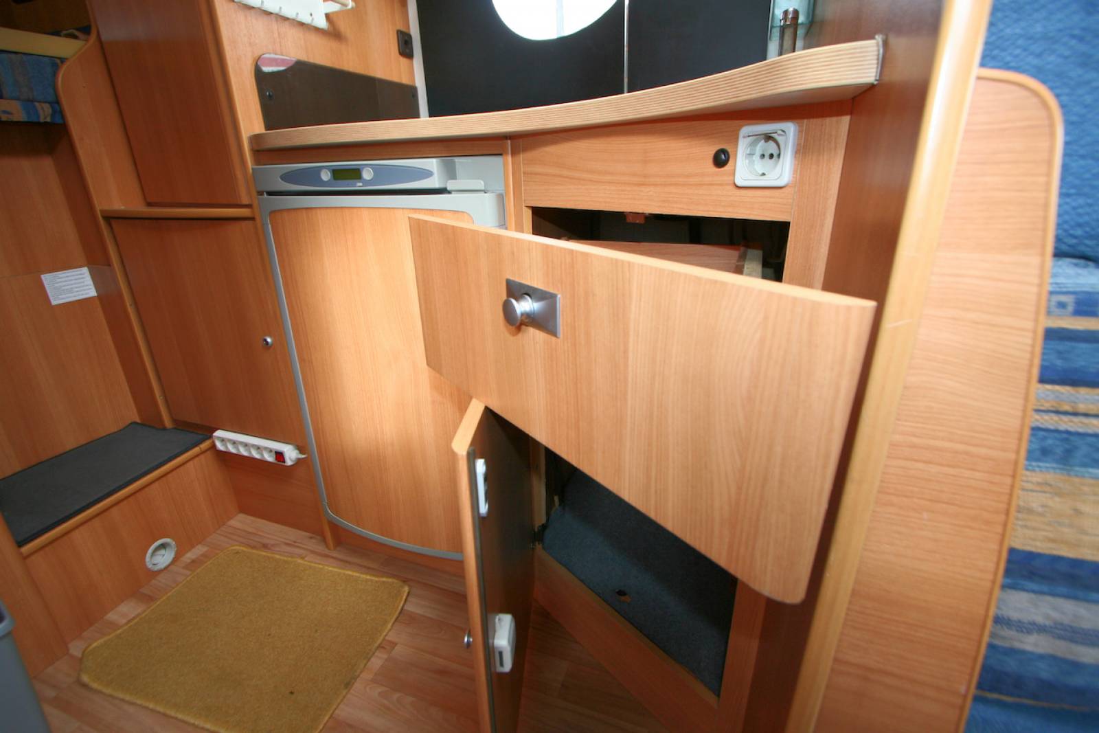 Camping-car profilé d’occasion, grande soute, lit sur soute électrique, Challenger Mageo 115, à Roques proche de Toulouse (31)