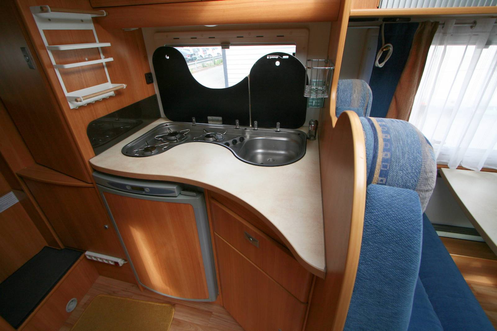 Achat Camping-car profilé d’occasion, grande soute, lit sur soute électrique, Challenger Mageo 115, à Roques proche de Toulouse (31)