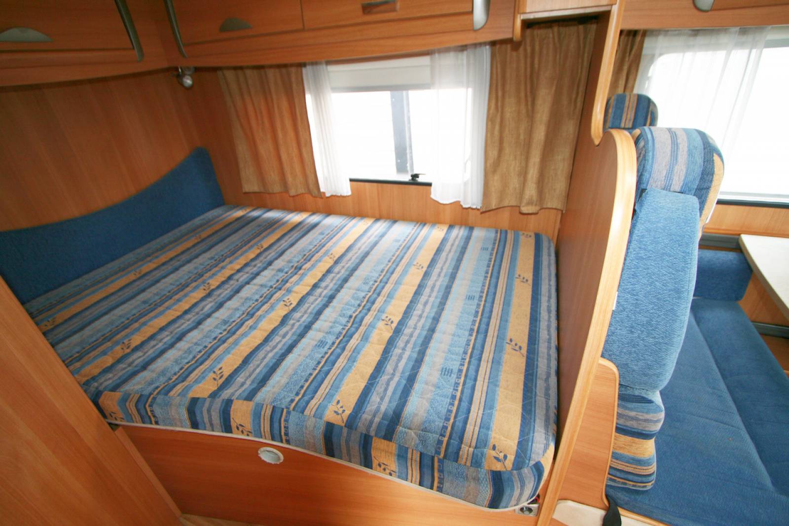 Achat Camping-car profilé occasion, les dimensions d'un fourgon aménagé, 2 couchages, Challenger Genesis 32, à Roques, proche de Toulouse (31)