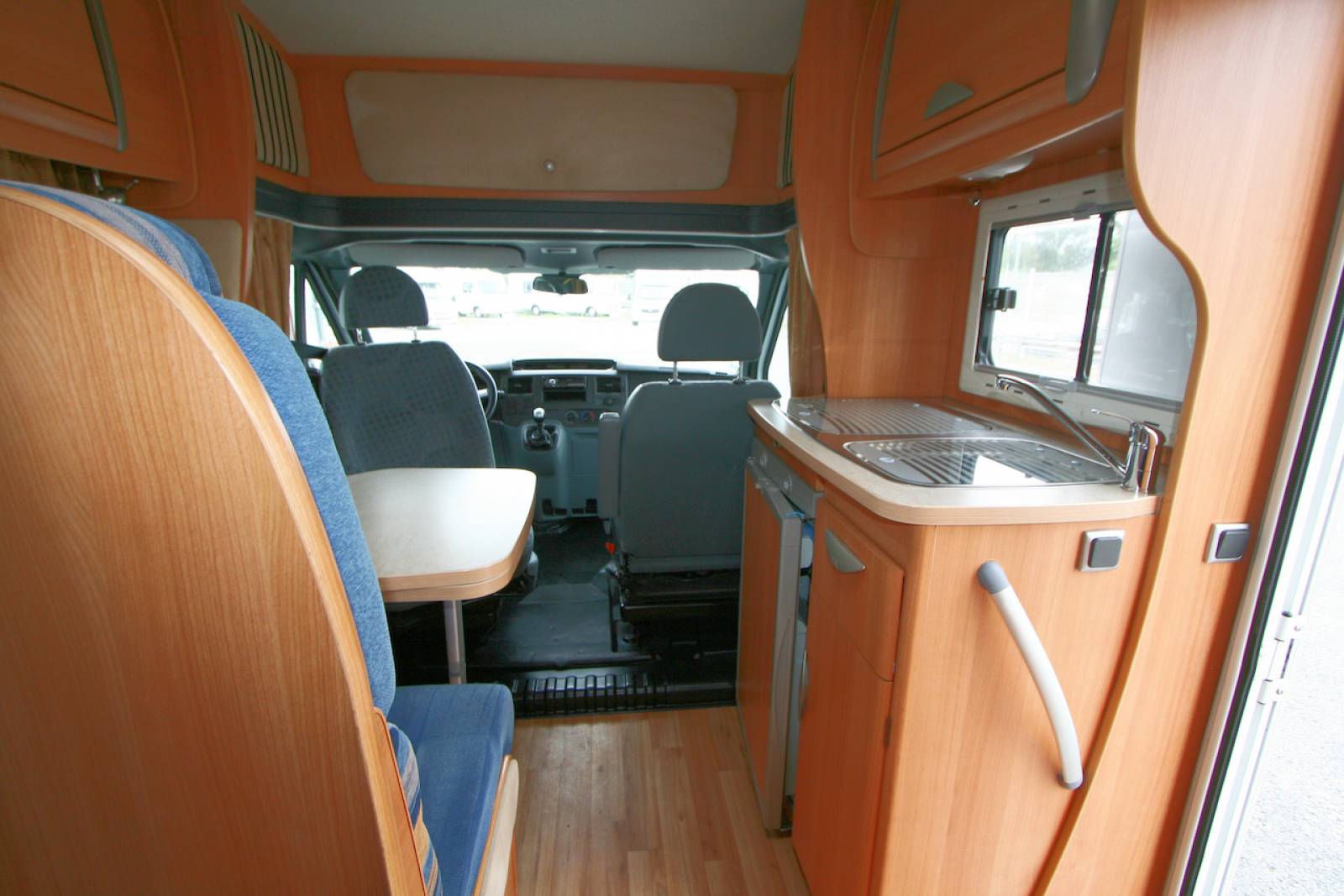 Achat Camping-car profilé occasion, les dimensions d'un fourgon aménagé, 2 couchages, Challenger Genesis 32, à Roques, proche de Toulouse (31)