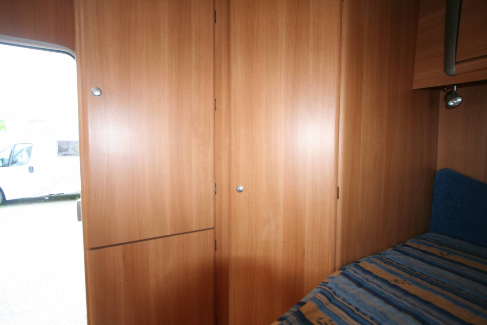 Camping-car profilé occasion, les dimensions d'un fourgon aménagé, 2 couchages, Challenger Genesis 32, à Roques, proche de Toulouse (31)