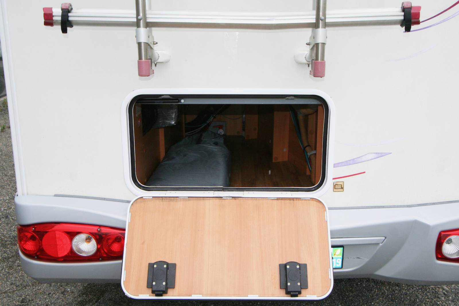 Vend Camping-car profilé occasion, les dimensions d'un fourgon aménagé, 2 couchages, Challenger Genesis 32, à Roques, proche de Toulouse (31)