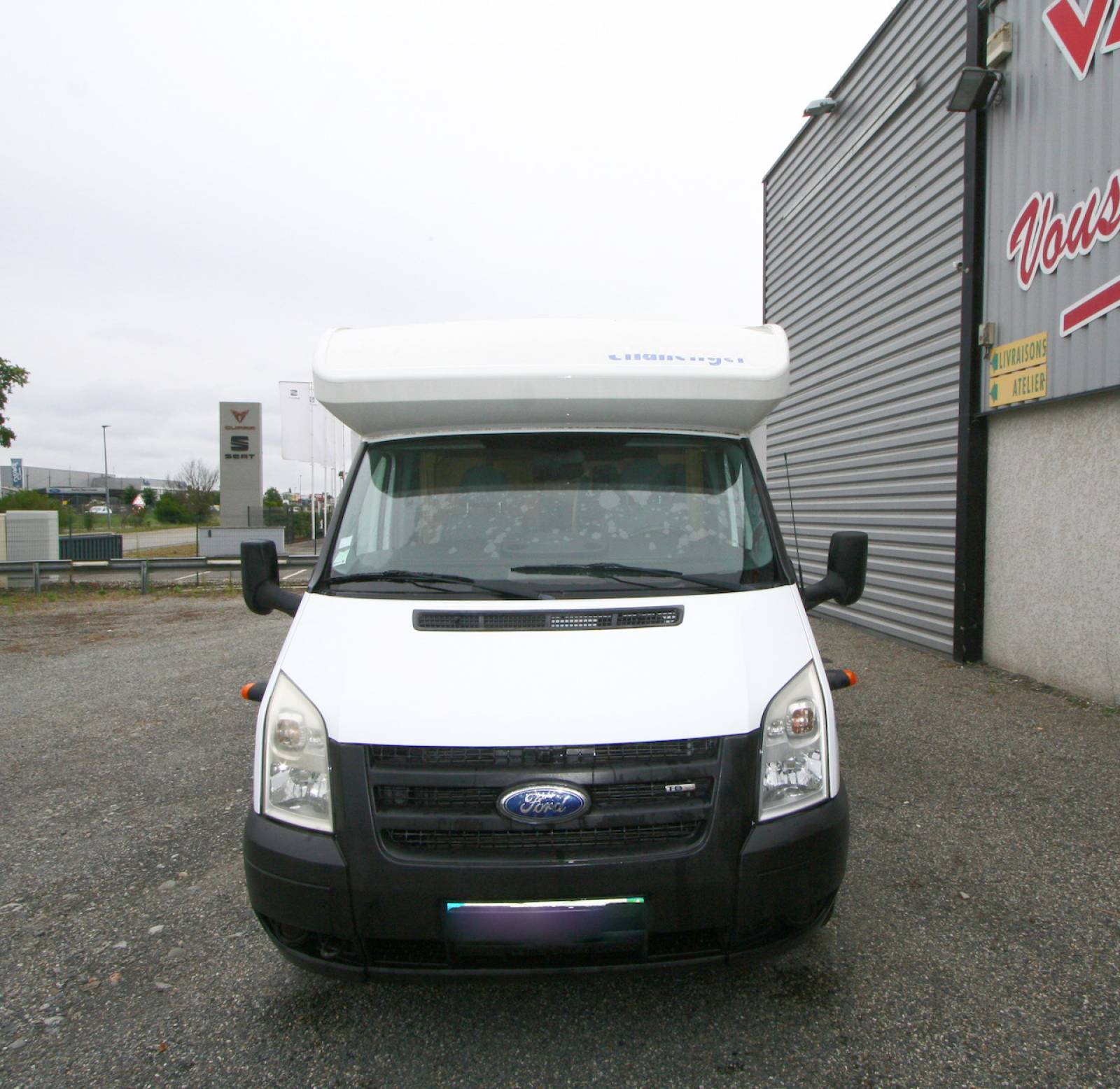 Achat Camping-car profilé occasion, les dimensions d'un fourgon aménagé, 2 couchages, Challenger Genesis 32, à Roques, proche de Toulouse (31)