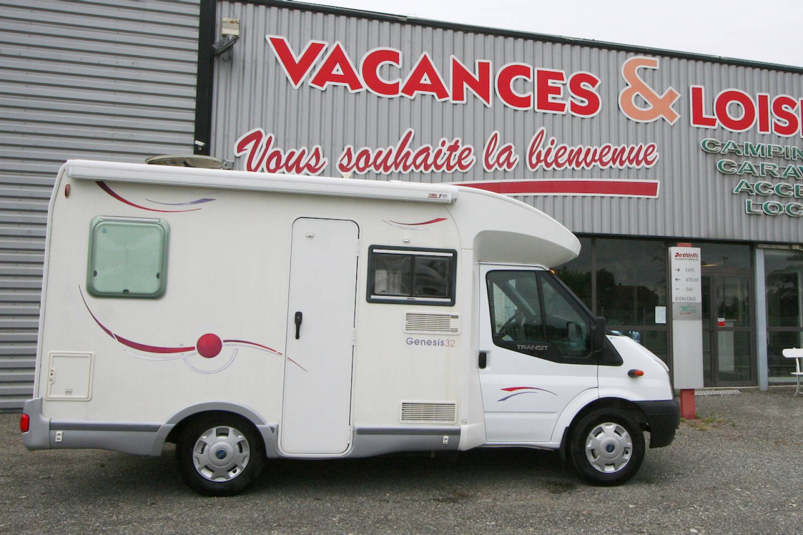 Camping-car profilé occasion, les dimensions d'un fourgon aménagé, 2 couchages, Challenger Genesis 32, à Roques, proche de Toulouse (31)