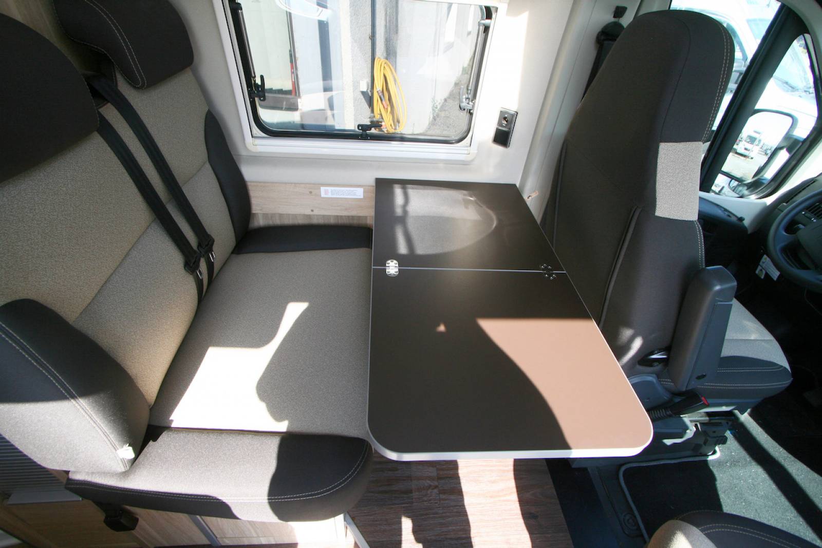 Vend Fourgon aménagé occasion, CrossOver, récent, moins de 6 m, 2 couchages, Hymercar Grand Canyon option CrossOver, à Roques, proche de Toulouse (31)