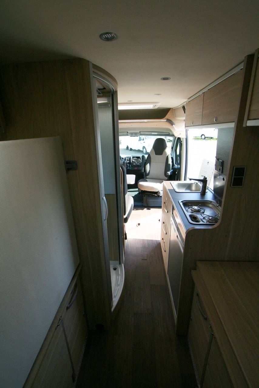 Fourgon aménagé occasion, CrossOver, récent, moins de 6 m, 2 couchages, Hymercar Grand Canyon option CrossOver, à Roques, proche de Toulouse (31)