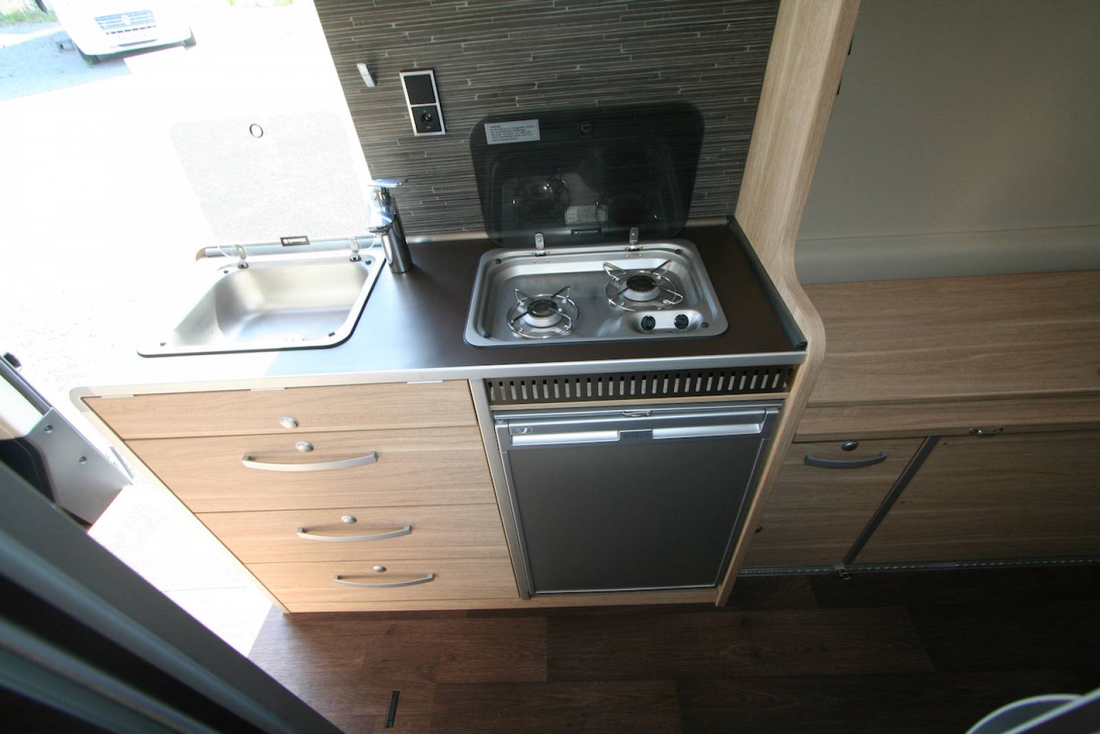 Achat Fourgon aménagé occasion, CrossOver, récent, moins de 6 m, 2 couchages, Hymercar Grand Canyon option CrossOver, à Roques, proche de Toulouse (31)