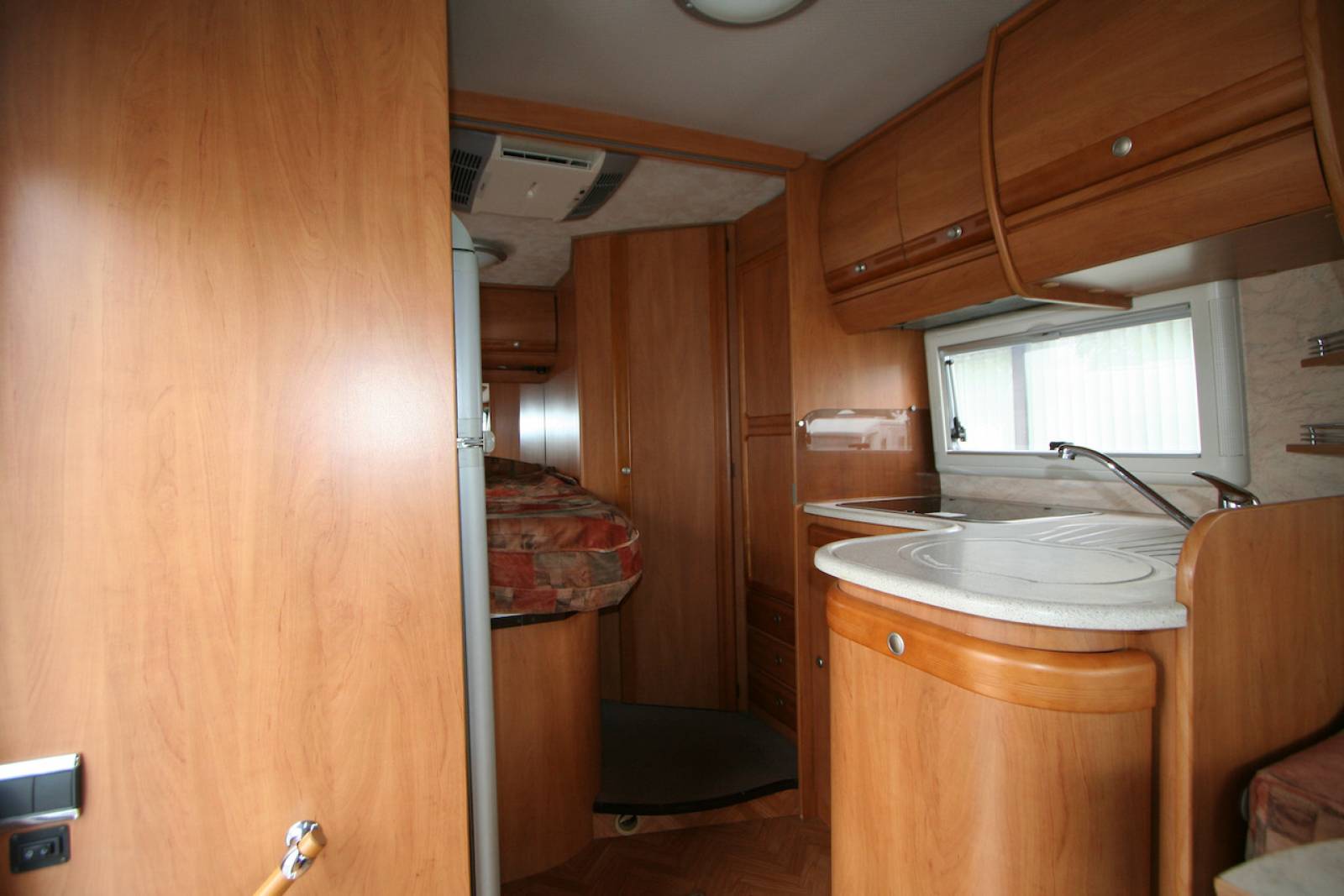 Vend Camping-car intégral occasion, Mercedes, 4 places, 4 couchages, Esterel Manhantan 21 L, à Roques proche de Toulouse 31