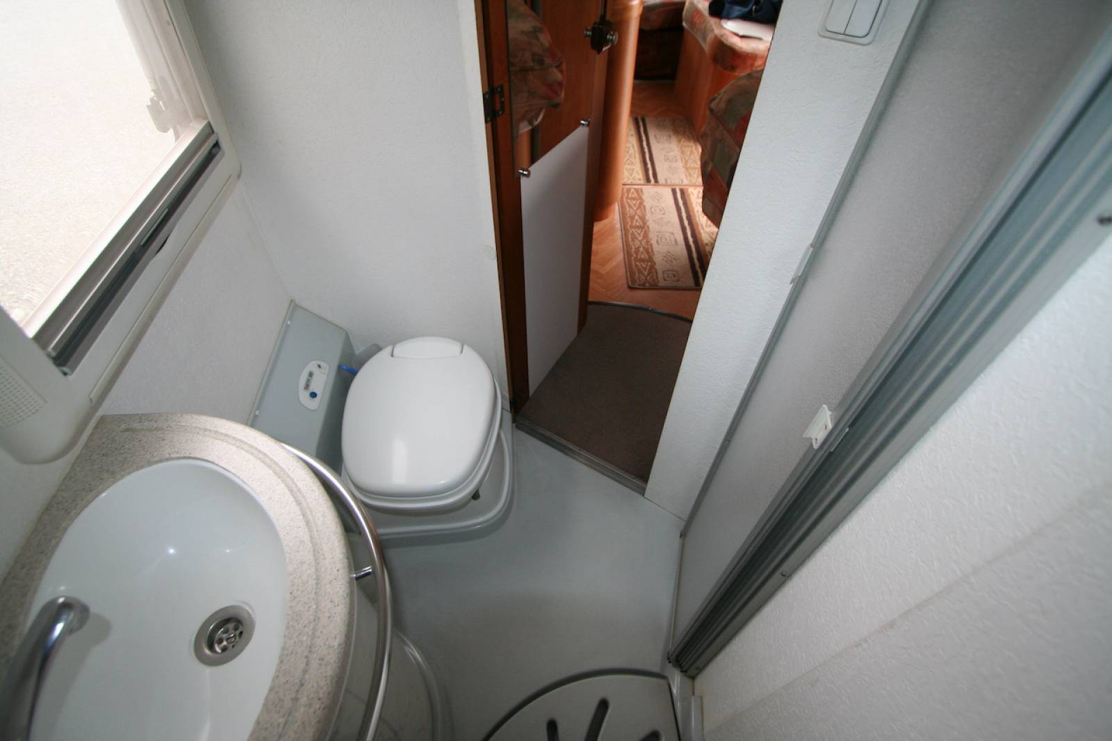 Achat Camping-car intégral occasion, Mercedes, 4 places, 4 couchages, Esterel Manhantan 21 L, à Roques proche de Toulouse 31