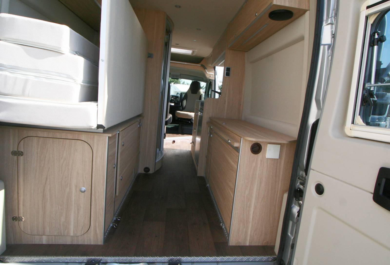 Vend Fourgon aménagé occasion, CrossOver, récent, moins de 6 m, 2 couchages, Hymercar Grand Canyon option CrossOver, à Roques, proche de Toulouse (31)