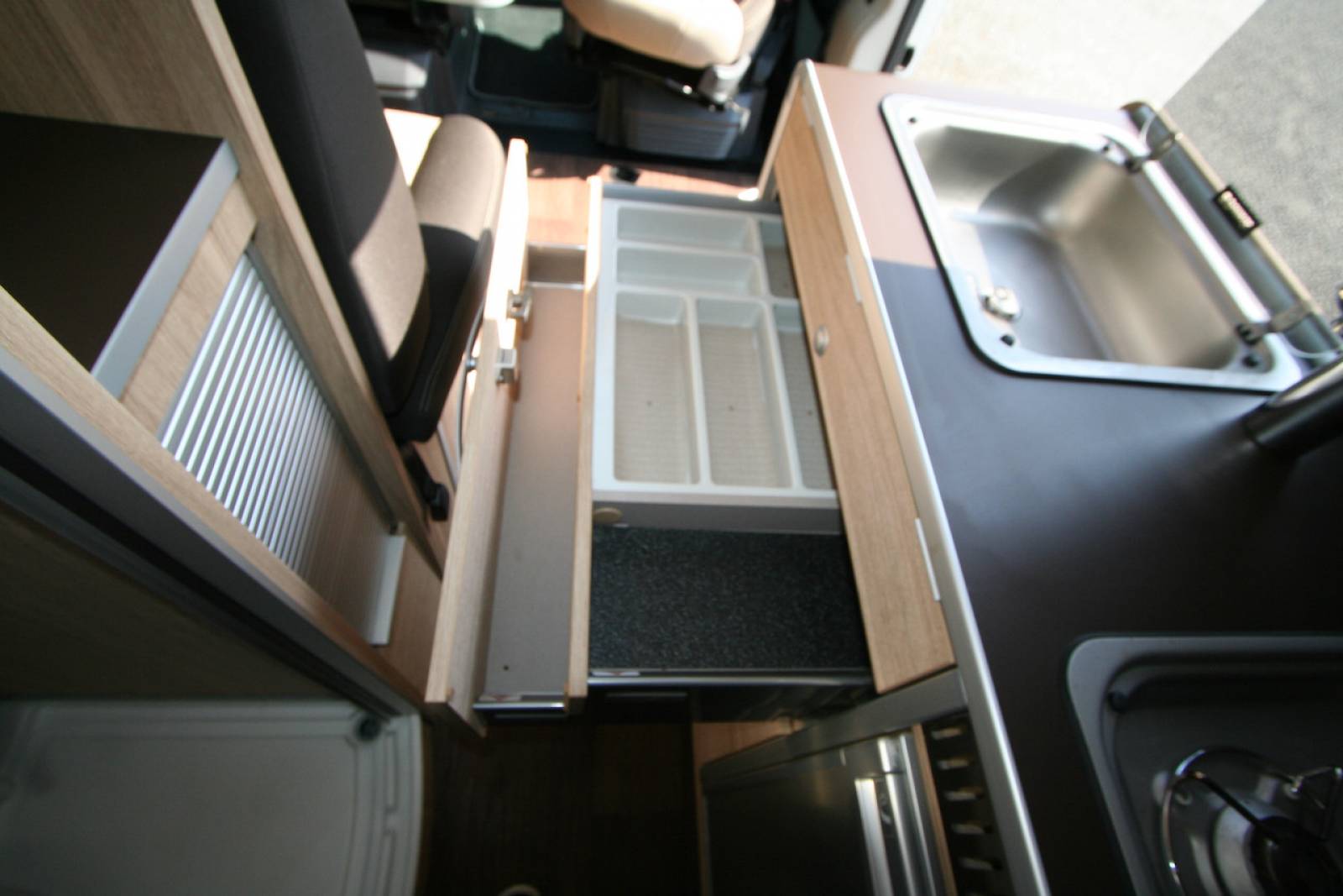 Vend Fourgon aménagé occasion, CrossOver, récent, moins de 6 m, 2 couchages, Hymercar Grand Canyon option CrossOver, à Roques, proche de Toulouse (31)