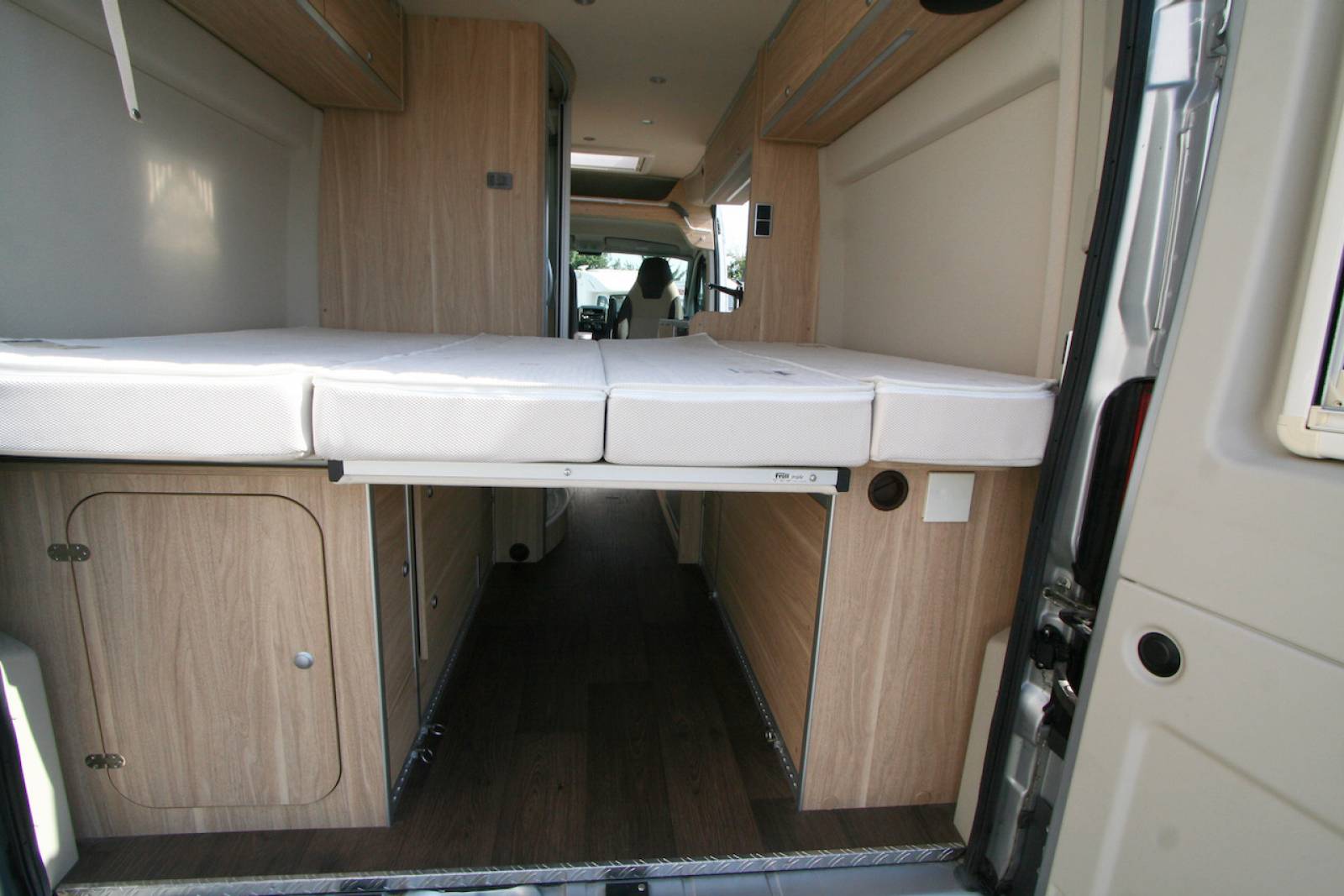 Fourgon aménagé occasion, CrossOver, récent, moins de 6 m, 2 couchages, Hymercar Grand Canyon option CrossOver, à Roques, proche de Toulouse (31)