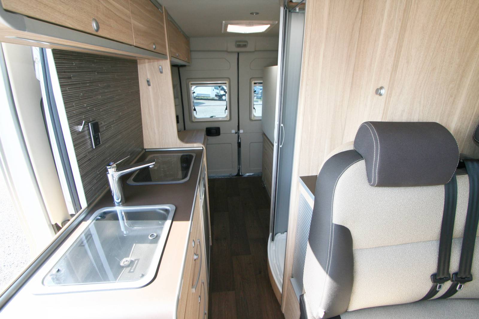 Fourgon aménagé occasion, CrossOver, récent, moins de 6 m, 2 couchages, Hymercar Grand Canyon option CrossOver, à Roques, proche de Toulouse (31)